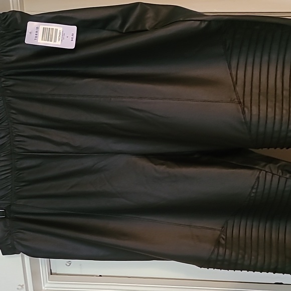 Torrid Black Faux Leather Moto Leggings sz 4 - Picture 3 of 4